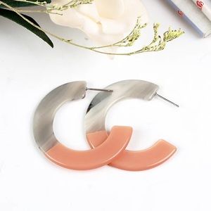 Peach and Grey Resin Tortoise Shell Hoop Earrings